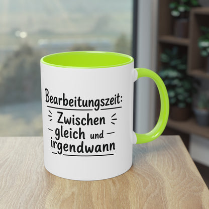 Tasse „Bearbeitungszeit: Zwischen gleich und irgendwann“ – Humorvolle Behördentasse