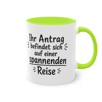 Tasse „Ihr Antrag befindet sich auf einer spannenden Reise“ – Humorvolle Behördentasse
