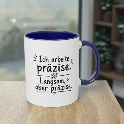 Tasse „Ich arbeite präzise. Langsam, aber präzise.“