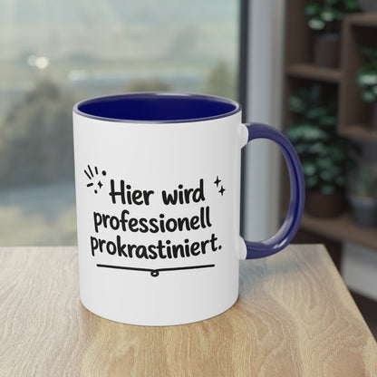 Tasse „Hier wird professionell prokrastiniert.“