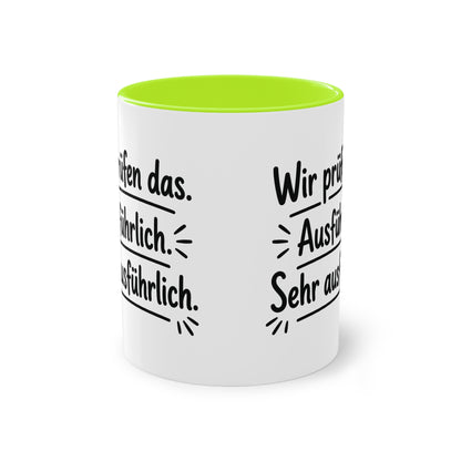 Tasse „Wir prüfen das. Ausführlich. Sehr ausführlich.“ – Humorvolle Behördentasse