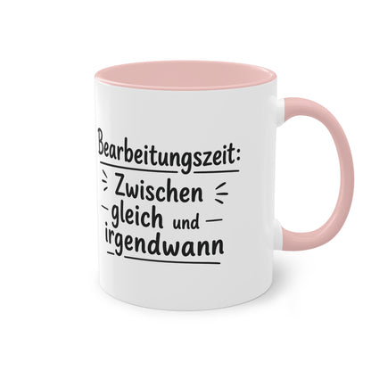 Tasse „Bearbeitungszeit: Zwischen gleich und irgendwann“ – Humorvolle Behördentasse