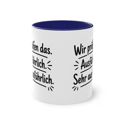 Tasse „Wir prüfen das. Ausführlich. Sehr ausführlich.“ – Humorvolle Behördentasse