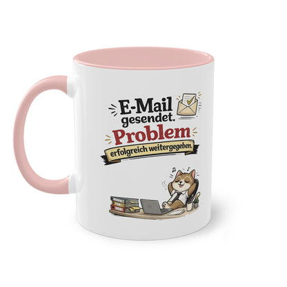 Tasse „E-Mail gesendet. Problem erfolgreich weitergegeben.“ – Lustige Bürotasse mit Katzen-Motiv