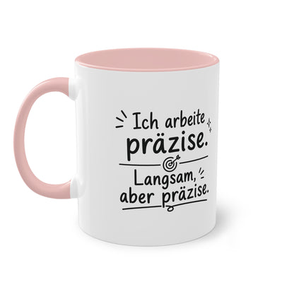 Tasse „Ich arbeite präzise. Langsam, aber präzise.“