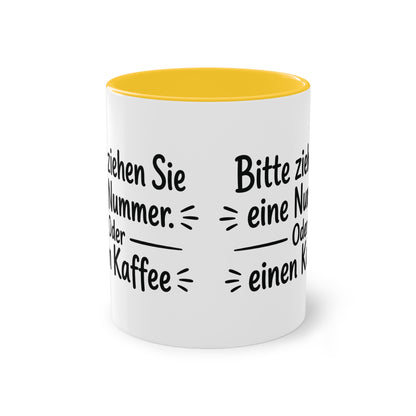 Tasse „Bitte ziehen Sie eine Nummer. Oder einen Kaffee.“ – Humorvolle Behördentasse