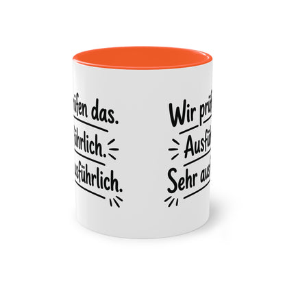 Tasse „Wir prüfen das. Ausführlich. Sehr ausführlich.“ – Humorvolle Behördentasse