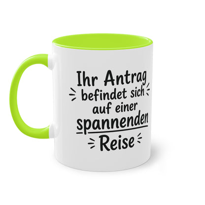 Tasse „Ihr Antrag befindet sich auf einer spannenden Reise“ – Humorvolle Behördentasse
