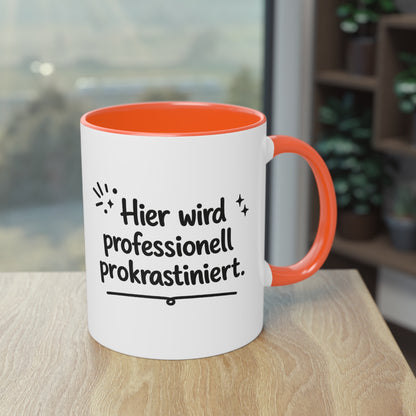 Tasse „Hier wird professionell prokrastiniert.“