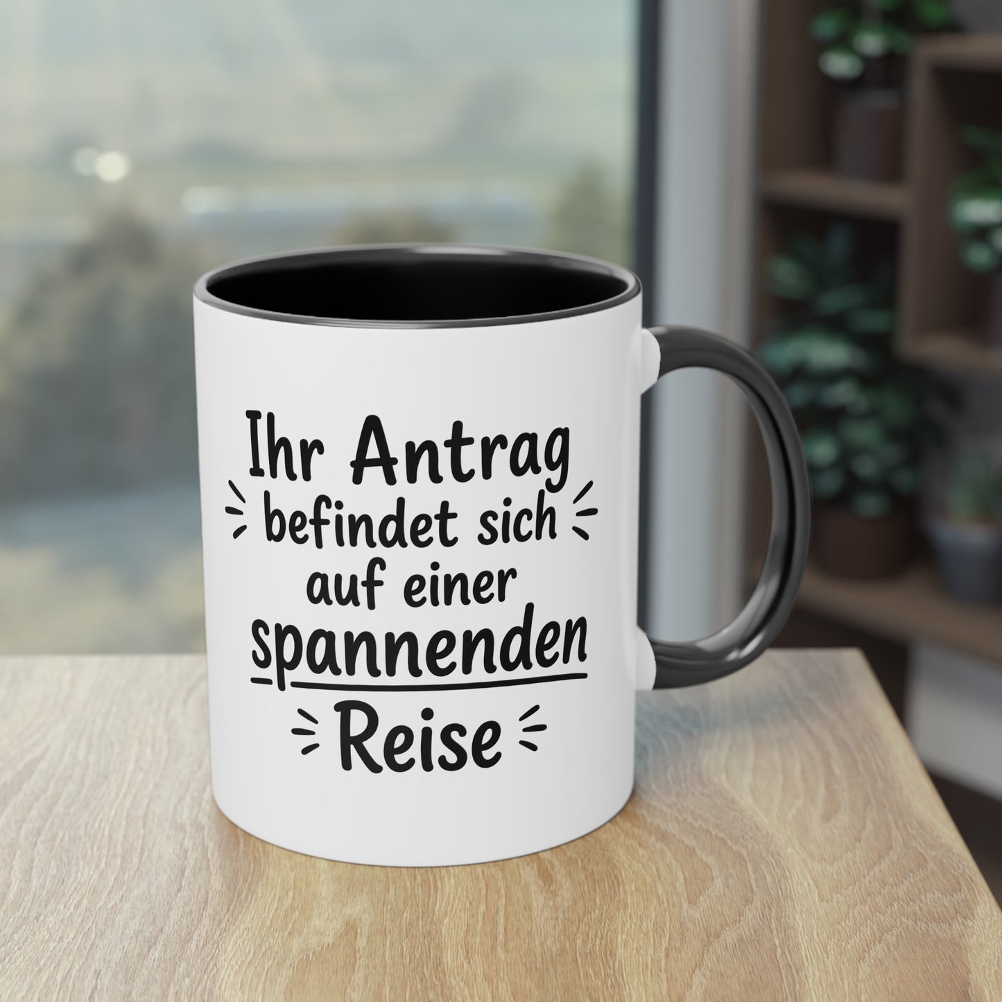 Tasse „Ihr Antrag befindet sich auf einer spannenden Reise“ – Humorvolle Behördentasse