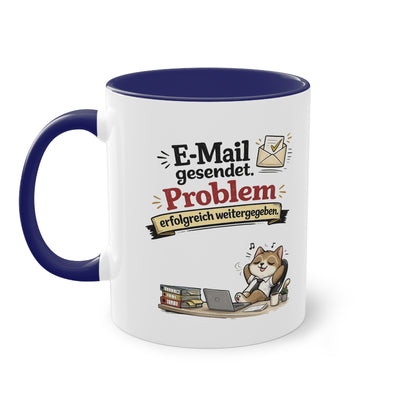 Tasse „E-Mail gesendet. Problem erfolgreich weitergegeben.“ – Lustige Bürotasse mit Katzen-Motiv