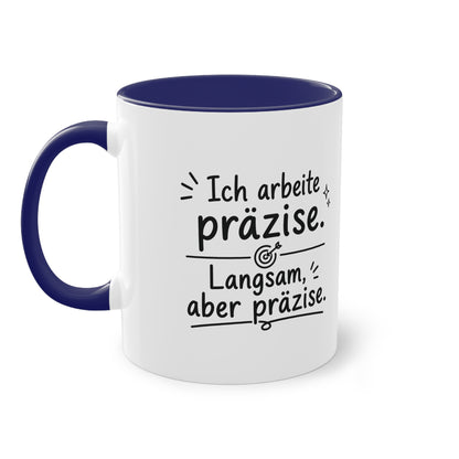 Tasse „Ich arbeite präzise. Langsam, aber präzise.“