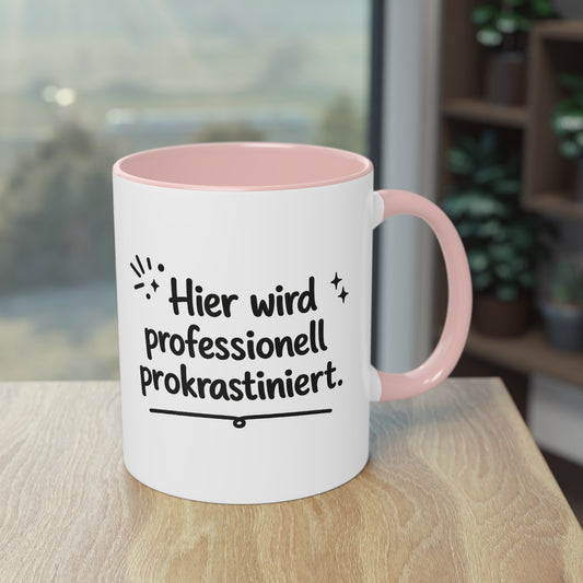 Tasse „Hier wird professionell prokrastiniert.“