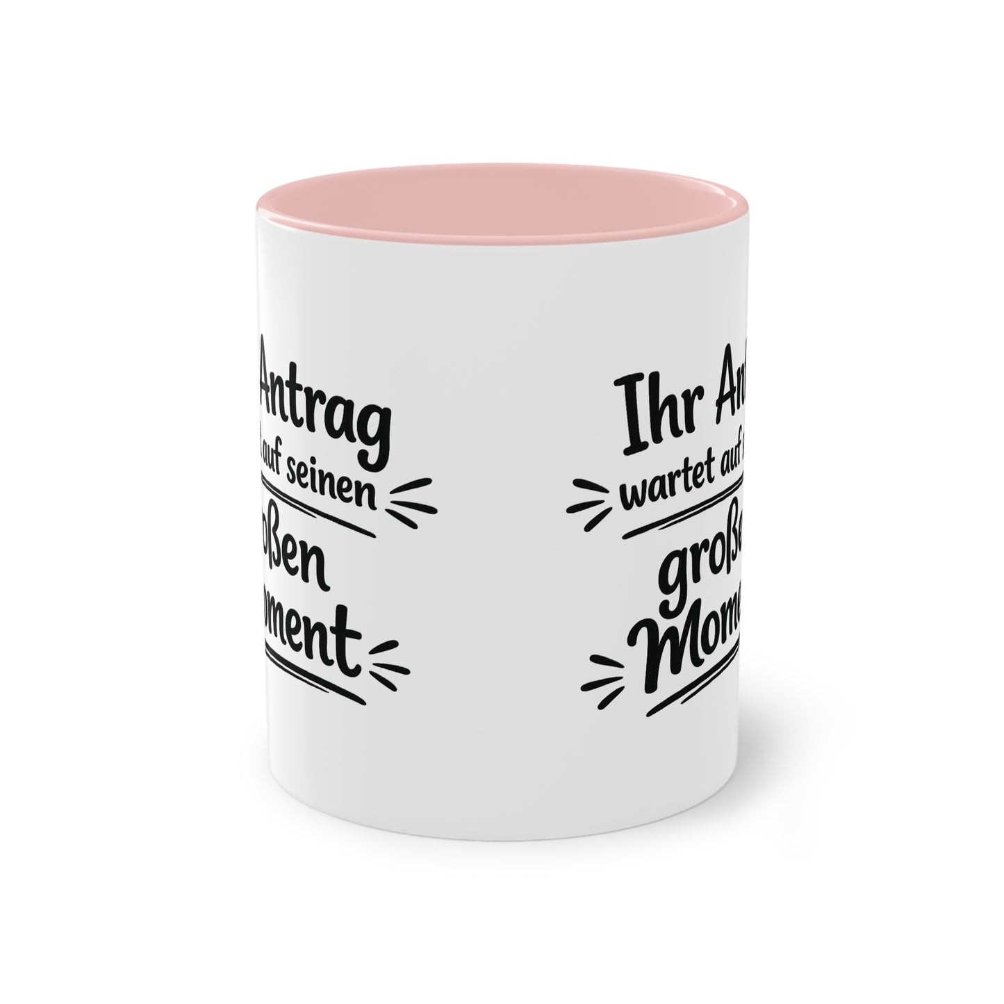 Tasse „Ihr Antrag wartet auf seinen großen Moment“ – Humorvolle Behördentasse